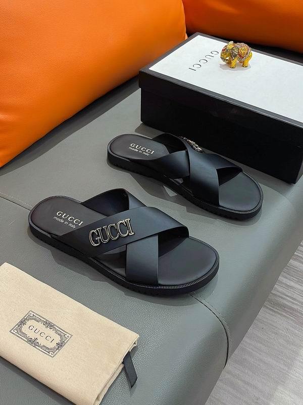 Gucci Men's Slippers 555